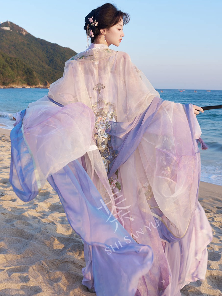 Women Long Song Dynasty Style Hanfu with Embroidered Gradient-Patterned Wide Sleeves