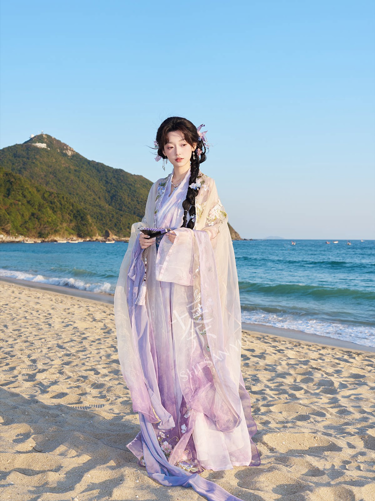 Women Long Song Dynasty Style Hanfu with Embroidered Gradient-Patterned Wide Sleeves
