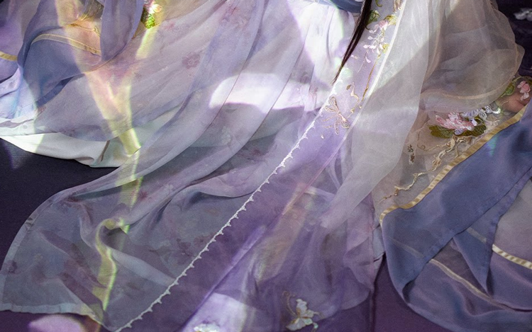 Women Long Song Dynasty Style Hanfu with Embroidered Gradient-Patterned Wide Sleeves