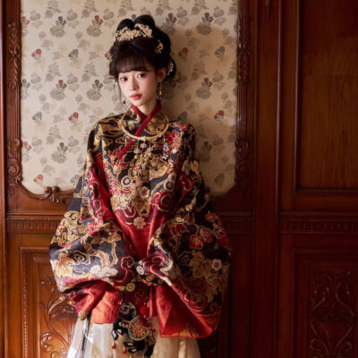 Women Ming Dynasty Hanfu Noble Mamian Qun Ensemble for Horse Year