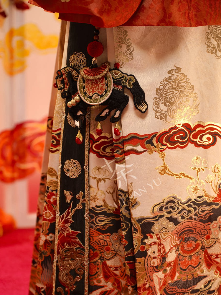 Women Ming Dynasty Hanfu Noble Mamian Qun Ensemble for Horse Year
