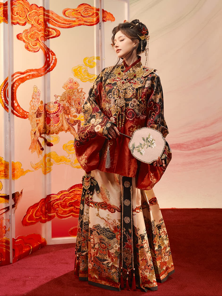 Women Ming Dynasty Hanfu Noble Mamian Qun Ensemble for Horse Year
