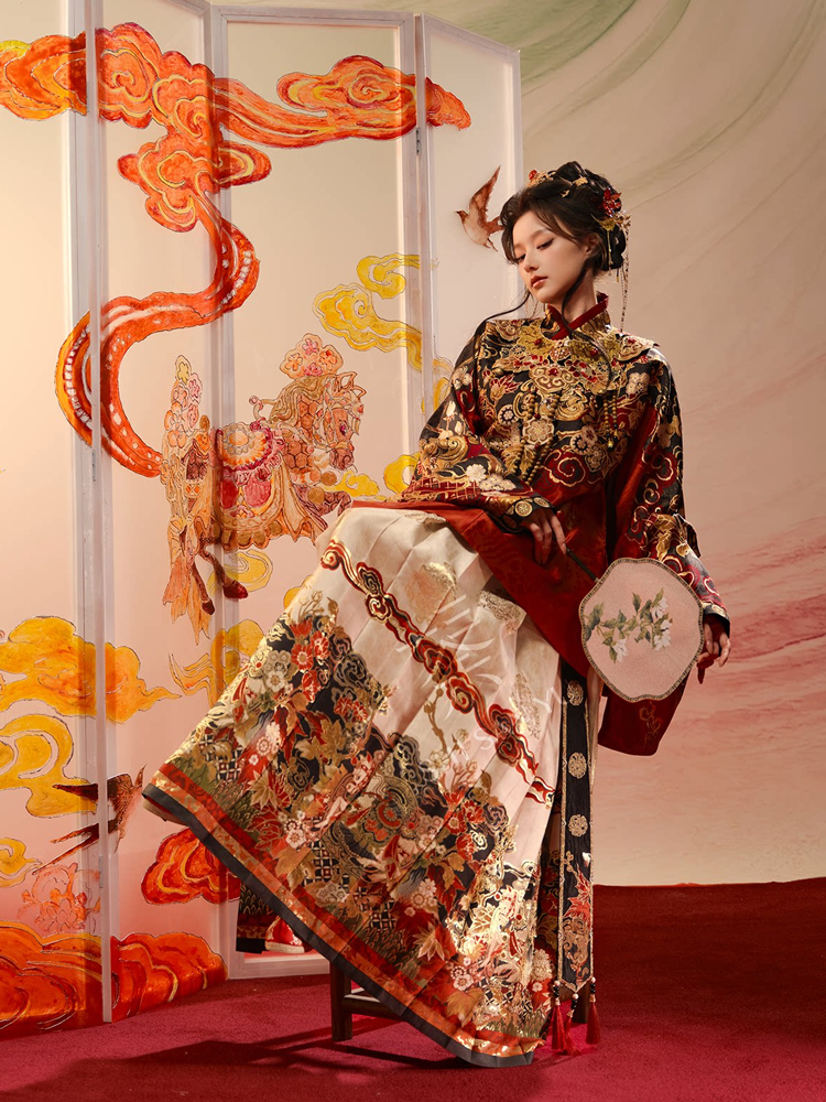 Women Ming Dynasty Hanfu Noble Mamian Qun Ensemble for Horse Year