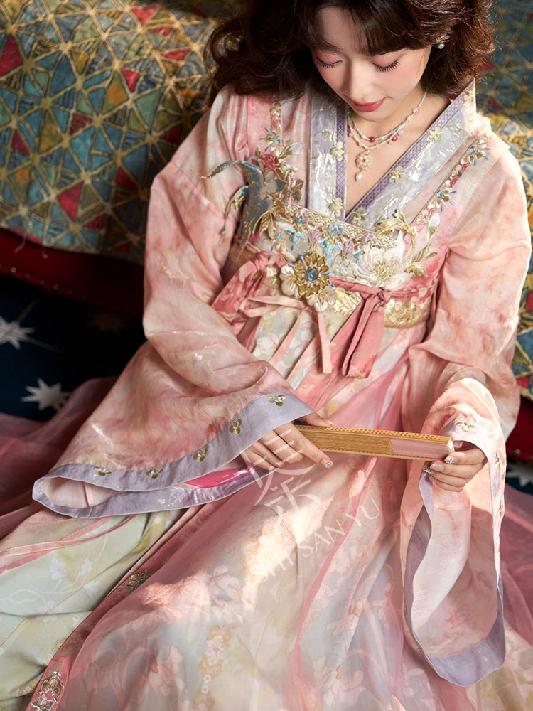 Women Tang Dynasty Hanfu Qixiong Shanqun Pink Iridescent Set