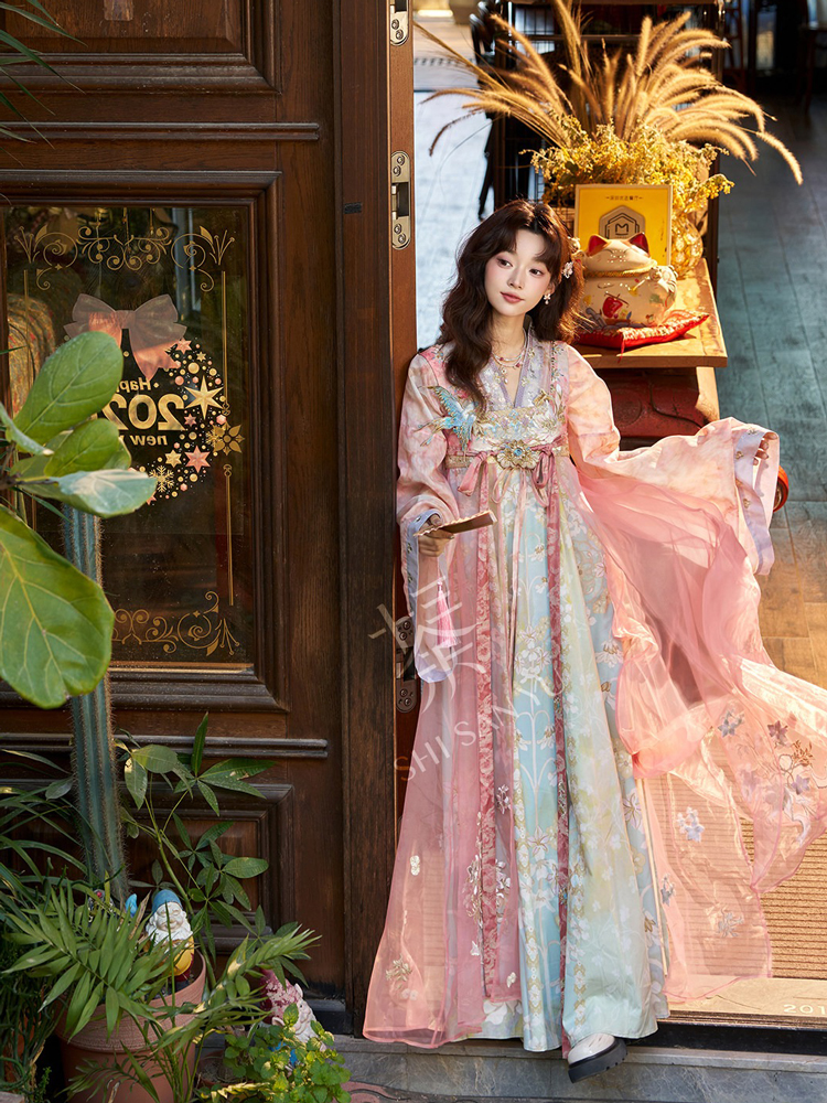 Women Tang Dynasty Hanfu Qixiong Shanqun Pink Iridescent Set