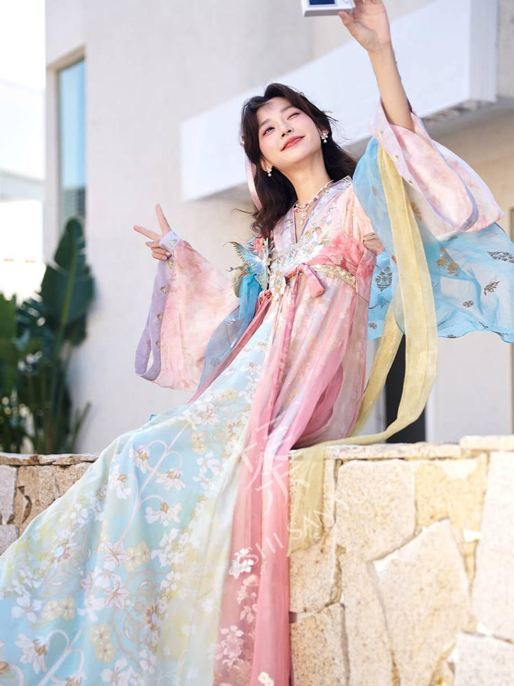 Women Tang Dynasty Hanfu Qixiong Shanqun Pink Iridescent Set