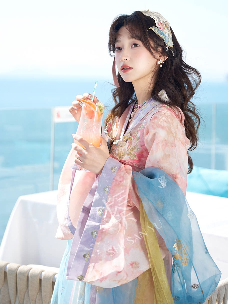 Women Tang Dynasty Hanfu Qixiong Shanqun Pink Iridescent Set