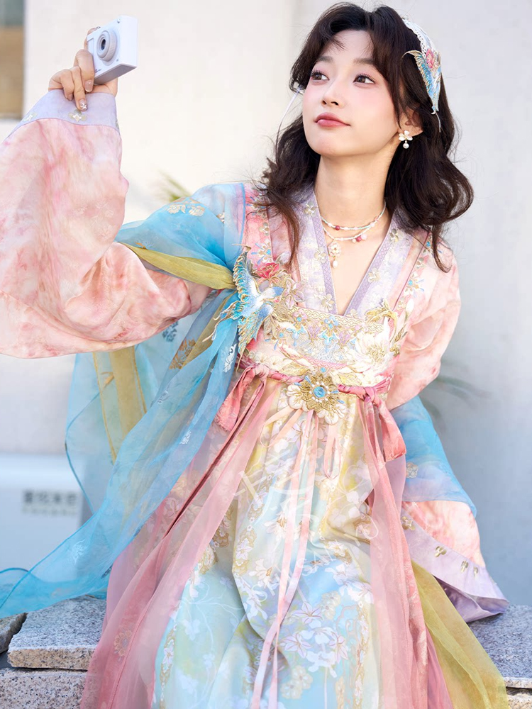Women Tang Dynasty Hanfu Qixiong Shanqun Pink Iridescent Set