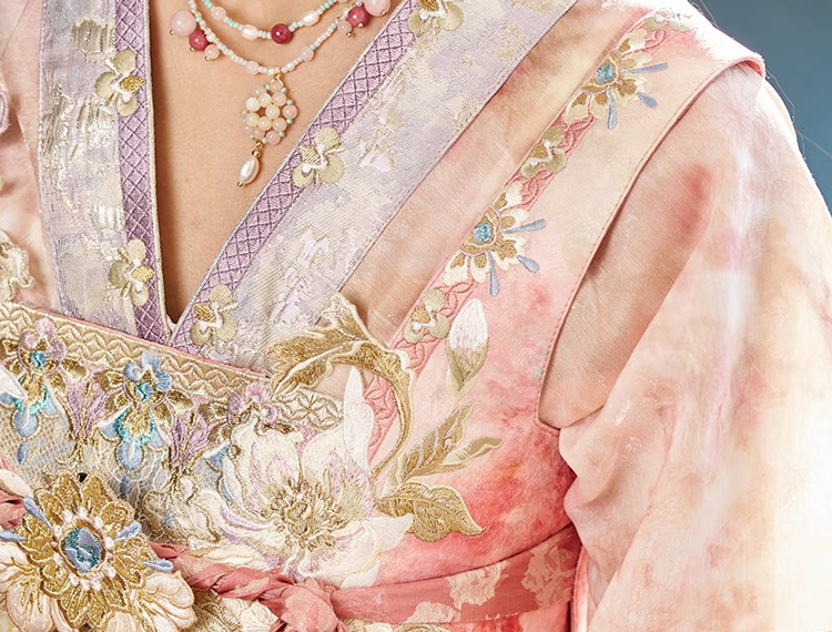 Women Tang Dynasty Hanfu Qixiong Shanqun Pink Iridescent Set