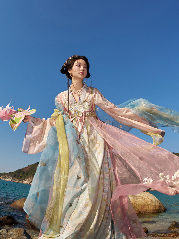 Women Tang Dynasty Hanfu Qixiong Shanqun Pink Iridescent Set