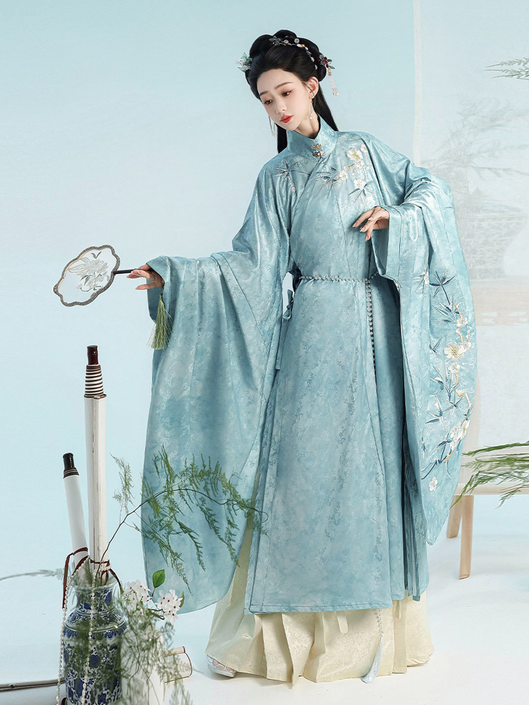 Ming Dynasty Women Hanfu Set Mamian Qun in Elegant Blue