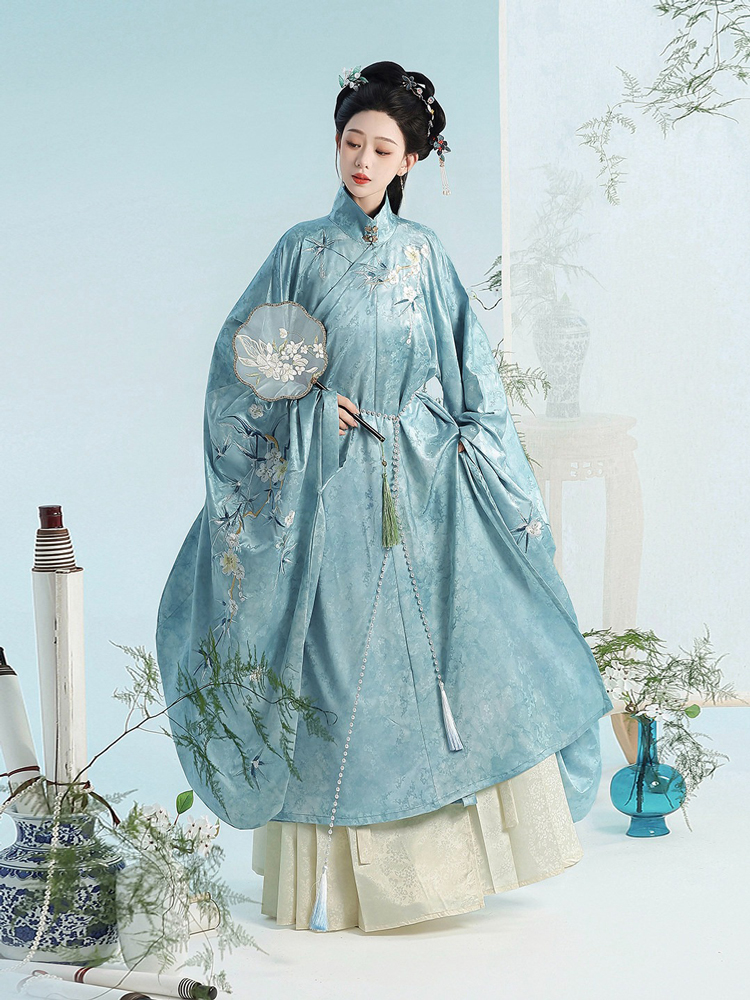 Ming Dynasty Women Hanfu Set Mamian Qun in Elegant Blue