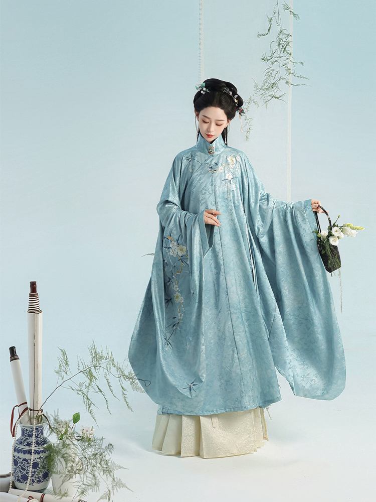 Ming Dynasty Women Hanfu Set Mamian Qun in Elegant Blue