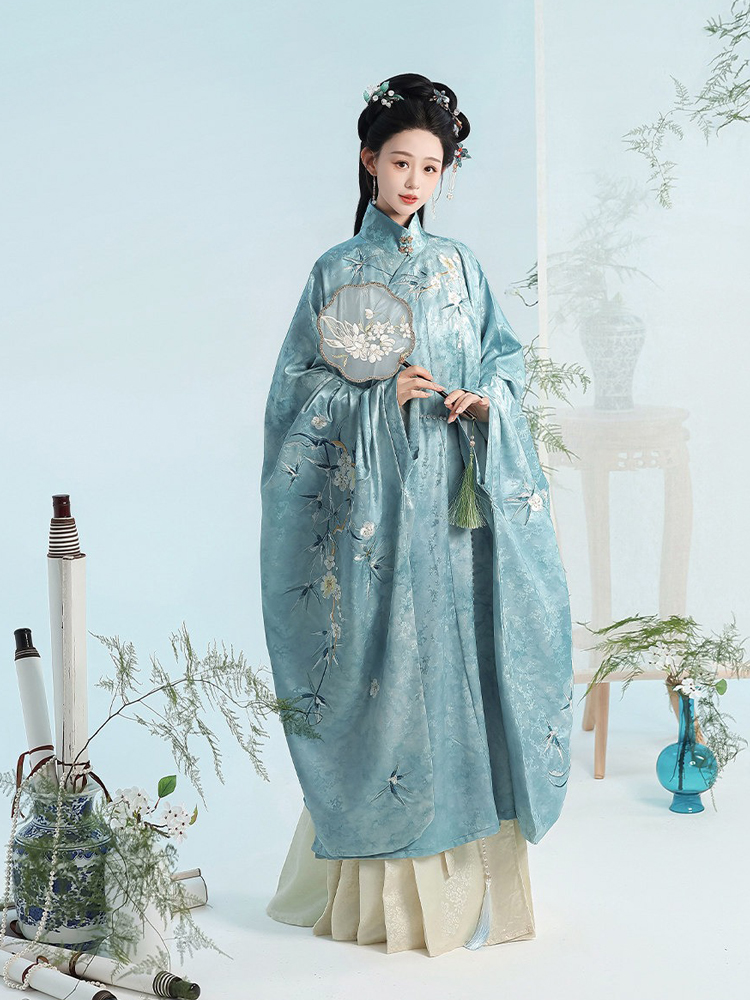 Ming Dynasty Women Hanfu Set Mamian Qun in Elegant Blue