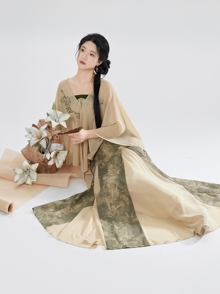 Women Fashion Modernized Hanfu Inspired by Song Dynasty Attire
