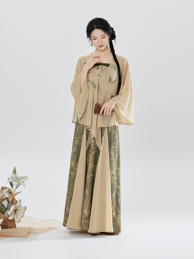 Women Fashion Modernized Hanfu Inspired by Song Dynasty Attire