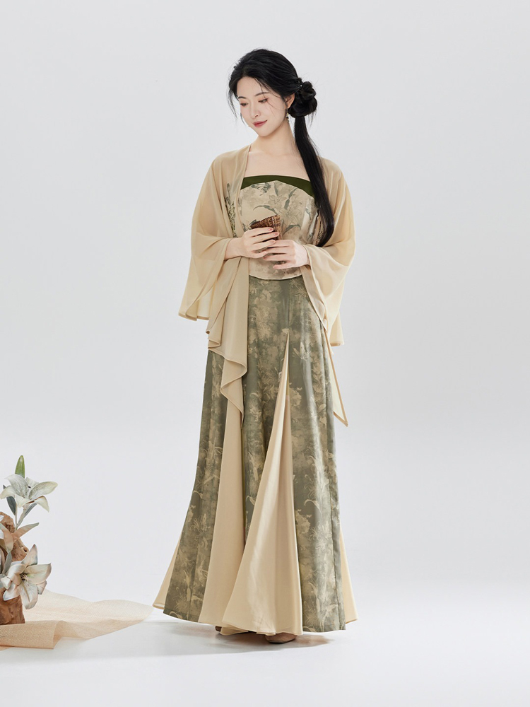 Women Fashion Modernized Hanfu Inspired by Song Dynasty Attire