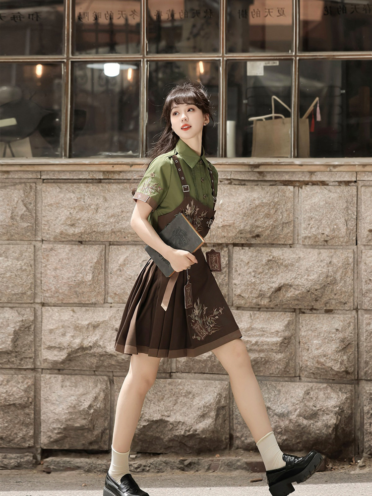 Women Fashionable Ming Dynasty Inspired Hanfu Forest Themed Spring Set