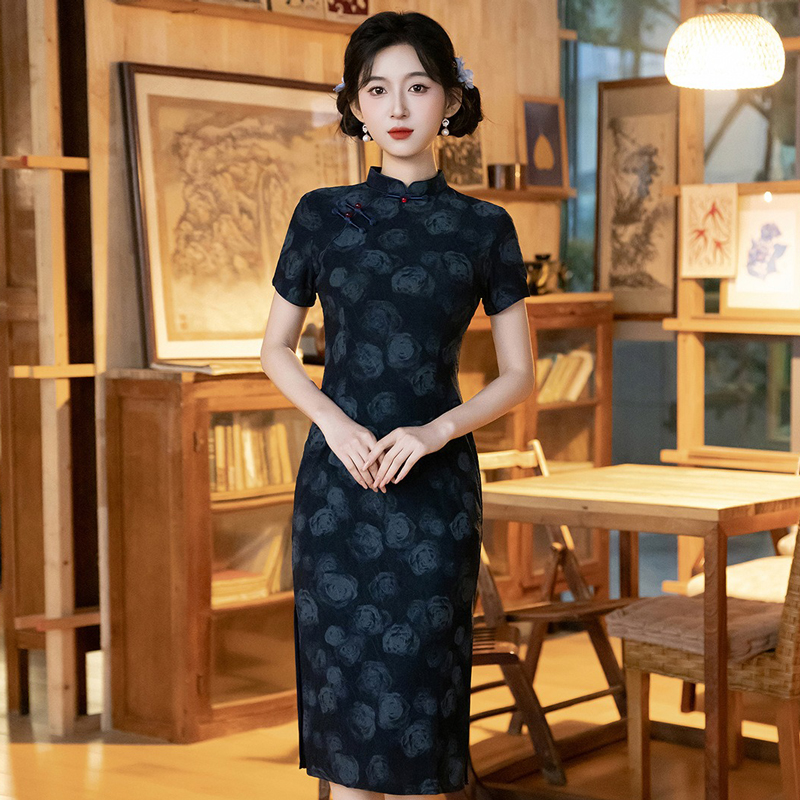 Women-Navy-Blue-Vintage-Short-Sleeve-Qipao-for-Everyday-Spring-Wear-1 Women Navy Blue Vintage Short-Sleeve Qipao for Everyday Spring Wear