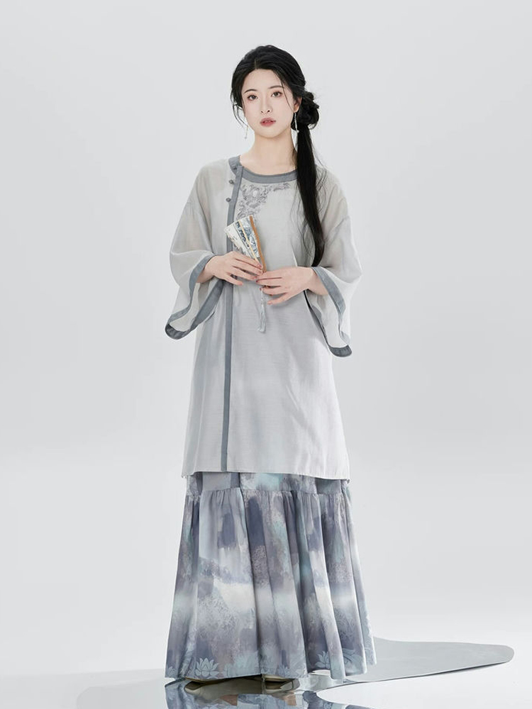 Women Qing Dynasty-Style Fashion for Everyday Wear