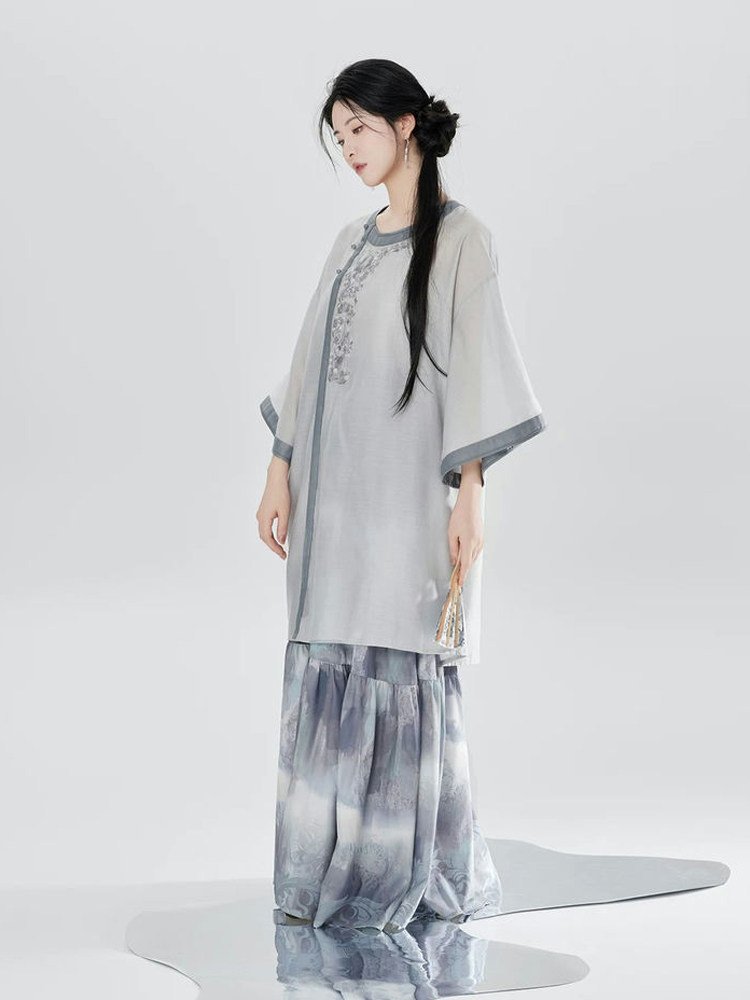 Women Qing Dynasty-Style Fashion for Everyday Wear