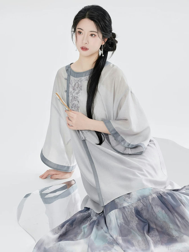 Women Qing Dynasty-Style Fashion for Everyday Wear