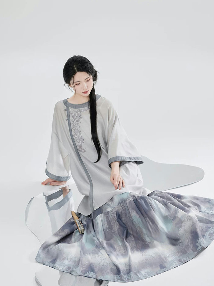 Women Qing Dynasty-Style Fashion for Everyday Wear