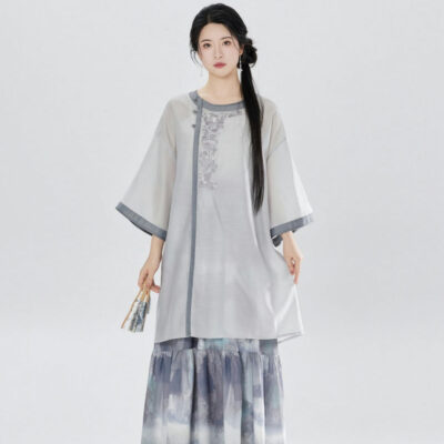 Women Qing Dynasty-Style Fashion for Everyday Wear