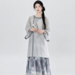 Women Qing Dynasty-Style Fashion for Everyday Wear