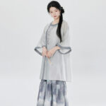 Women Qing Dynasty-Style Fashion for Everyday Wear