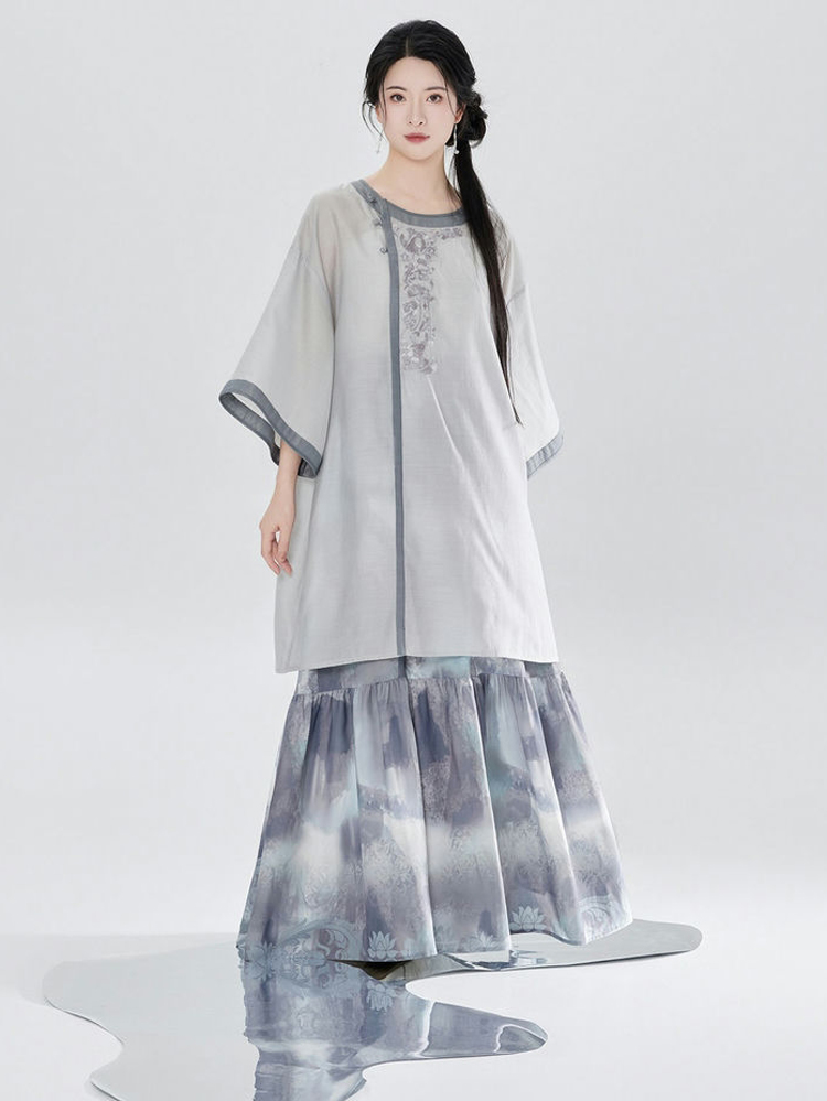 Women Qing Dynasty-Style Fashion for Everyday Wear