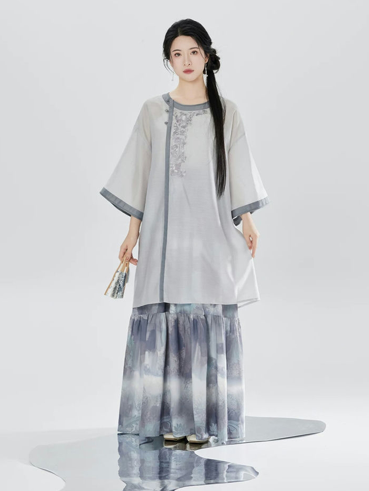 Women Qing Dynasty-Style Fashion for Everyday Wear