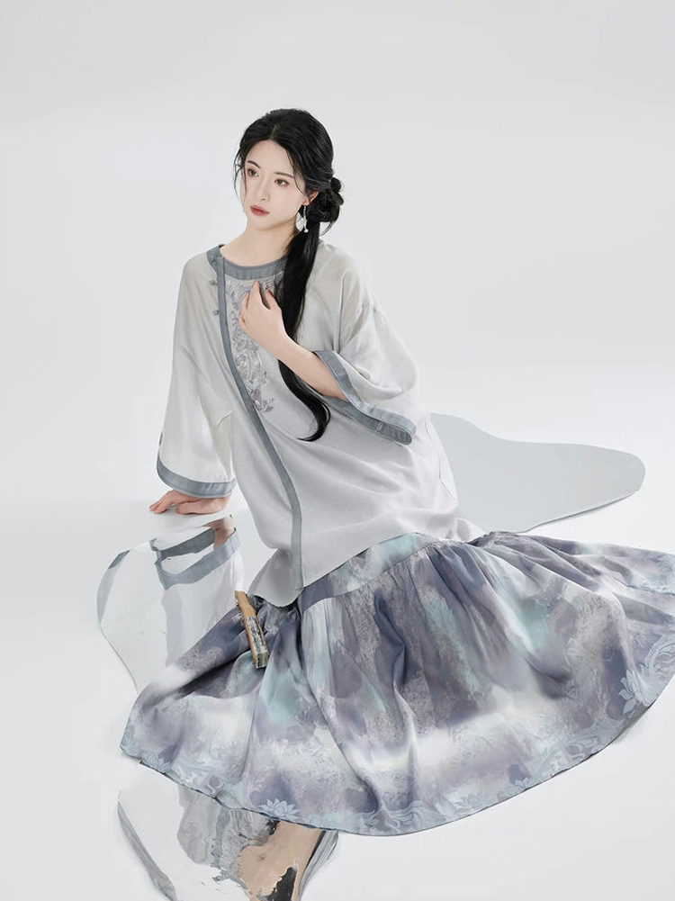 Women Qing Dynasty-Style Fashion for Everyday Wear
