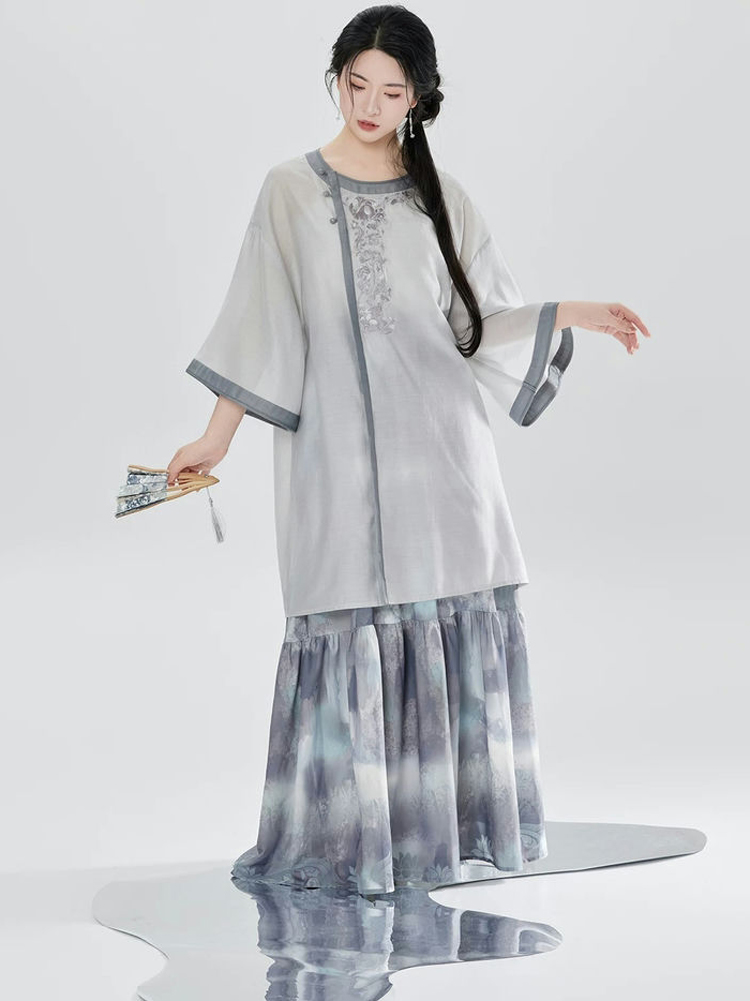 Women Qing Dynasty-Style Fashion for Everyday Wear