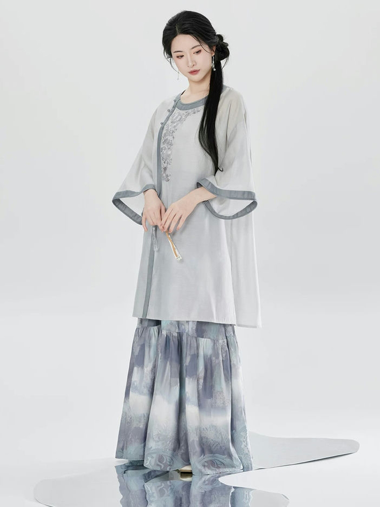 Women Qing Dynasty-Style Fashion for Everyday Wear