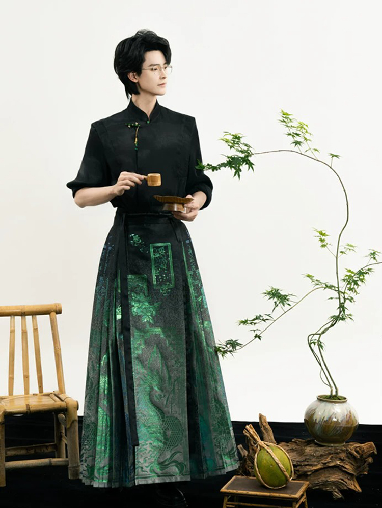 Modern Men Hanfu Ming Dynasty Style Ma Mian Skirt in Green
