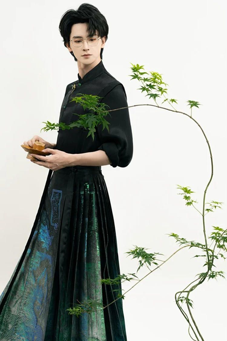 Modern Men Hanfu Ming Dynasty Style Ma Mian Skirt in Green