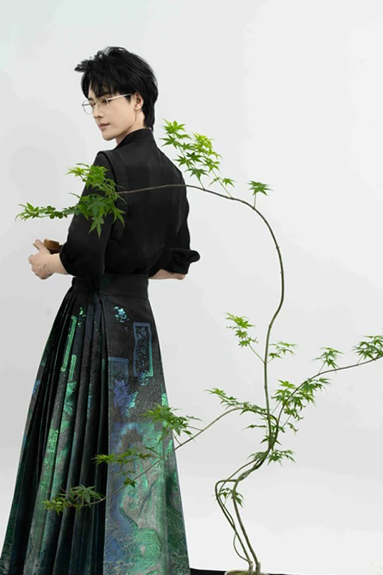 Modern Men Hanfu Ming Dynasty Style Ma Mian Skirt in Green