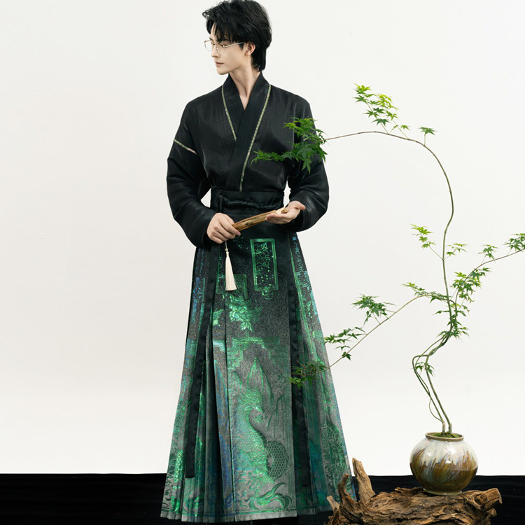 Modern Men Hanfu Ming Dynasty Style Ma Mian Skirt in Green