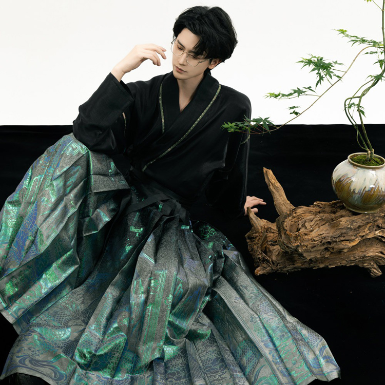 Modern Men Hanfu Ming Dynasty Style Ma Mian Skirt in Green