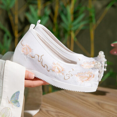 Women Embroidered Hanfu Shoes with Hidden Wedge