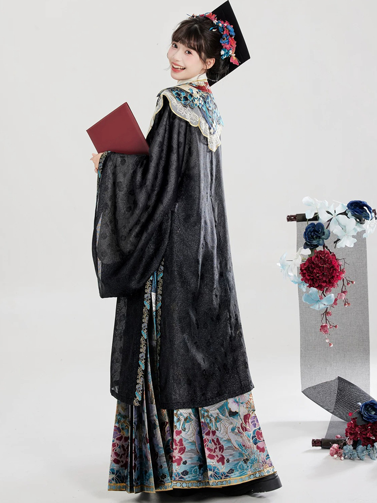 Women Ming Dynasty style Hanfu Scholar's Robe Set with Yujian Mamian Skirt