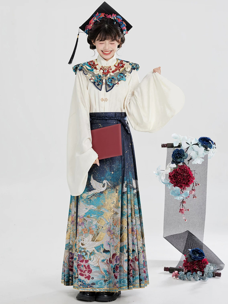 Women Ming Dynasty style Hanfu Scholar's Robe Set with Yujian Mamian Skirt