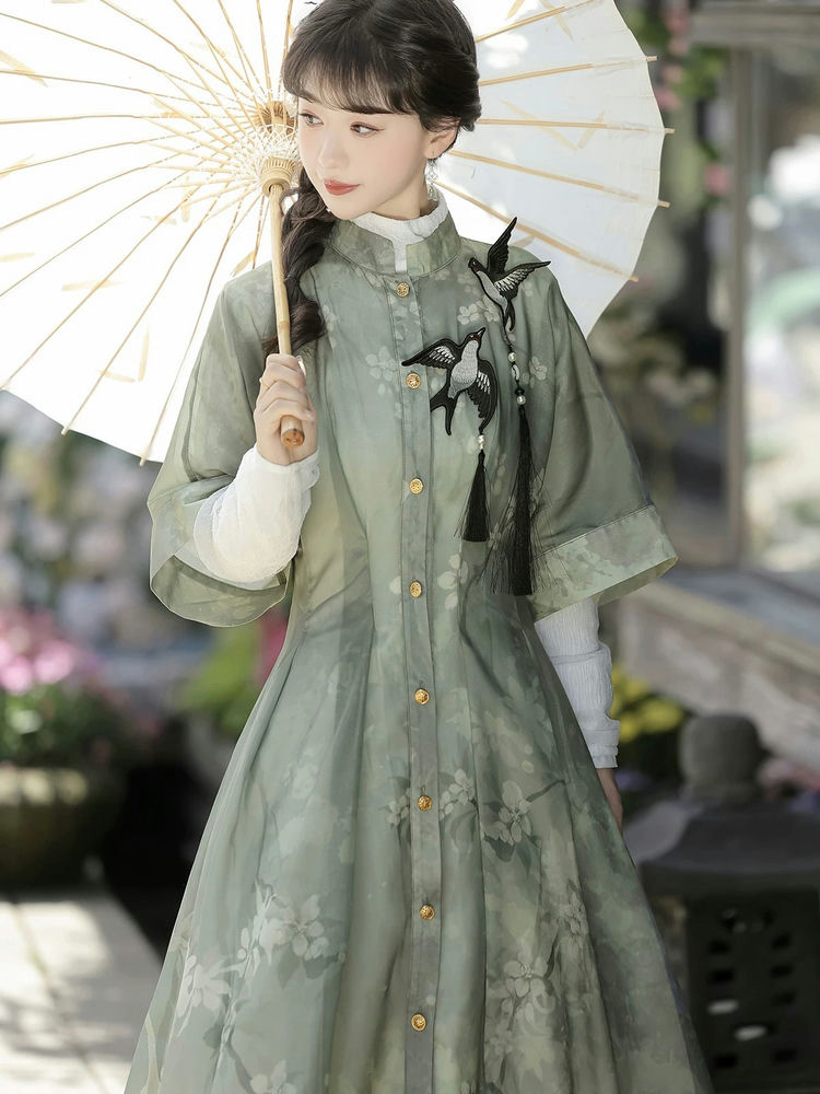 Women Spring Long Fashionable Hanfu Dress with Swallow Motifs