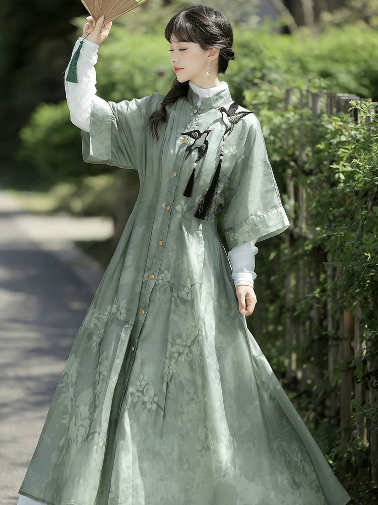 Women Spring Long Fashionable Hanfu Dress with Swallow Motifs