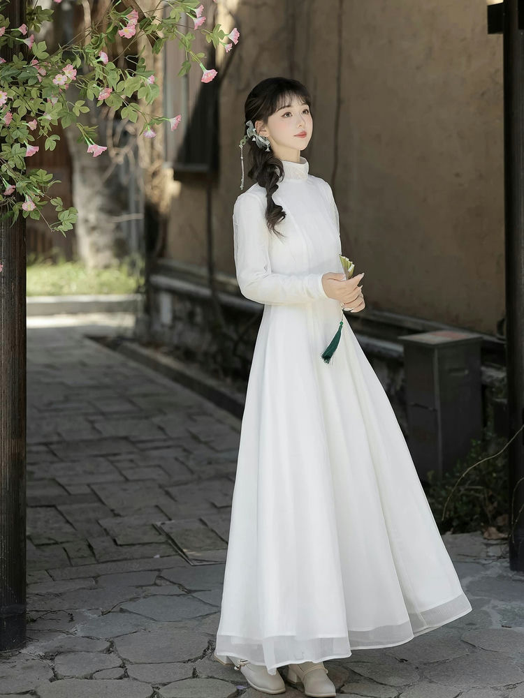 Women Spring Long Fashionable Hanfu Dress with Swallow Motifs
