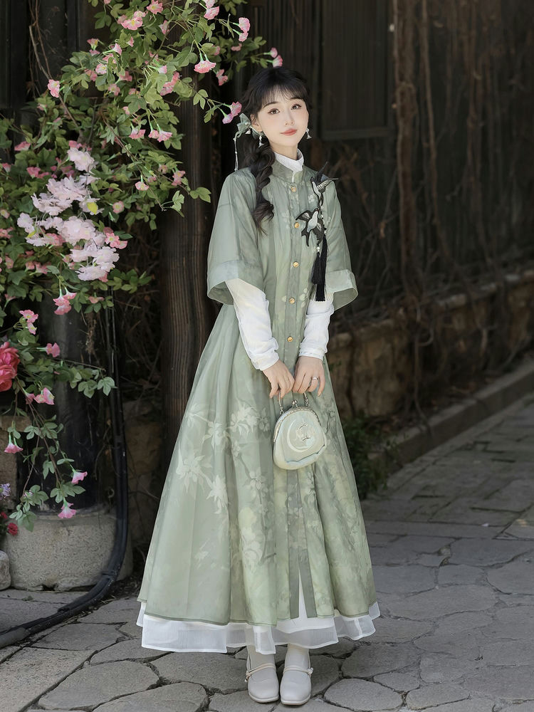 Women Spring Long Fashionable Hanfu Dress with Swallow Motifs