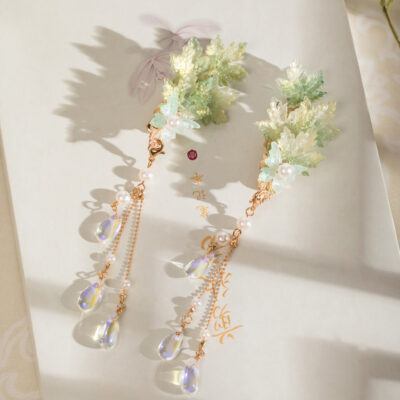 Maple Leaf-Inspired Traditional Hairpins Hanfu Tassel Clips and Qipao Outfit Combinations