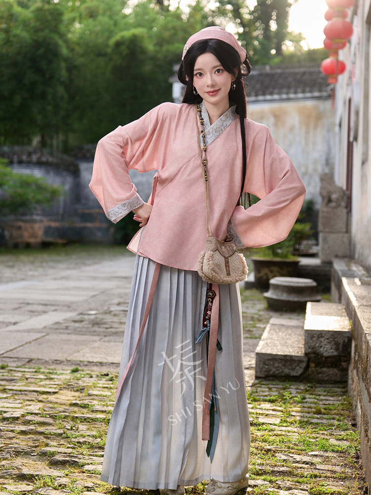 Ming Dynasty Daily Women Hanfu from the Drama The Heir
