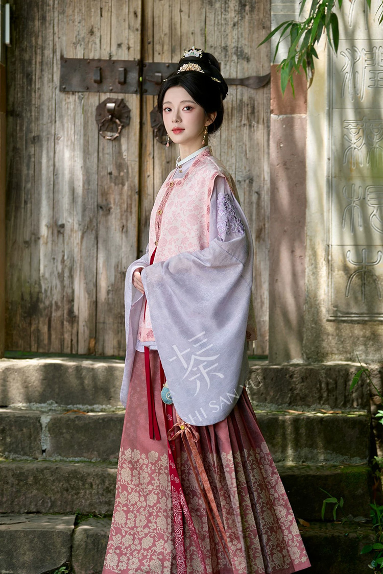 Traditional Luxury Women Ming Dynasty Hanfu Mamian QunFeatured in the Cdrama The Heir